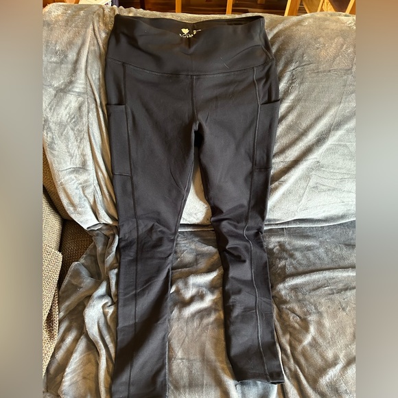 NWT High Waisted Thermal Lined Yoga Pants. IUGA. Size medium. Black - Picture 3 of 9